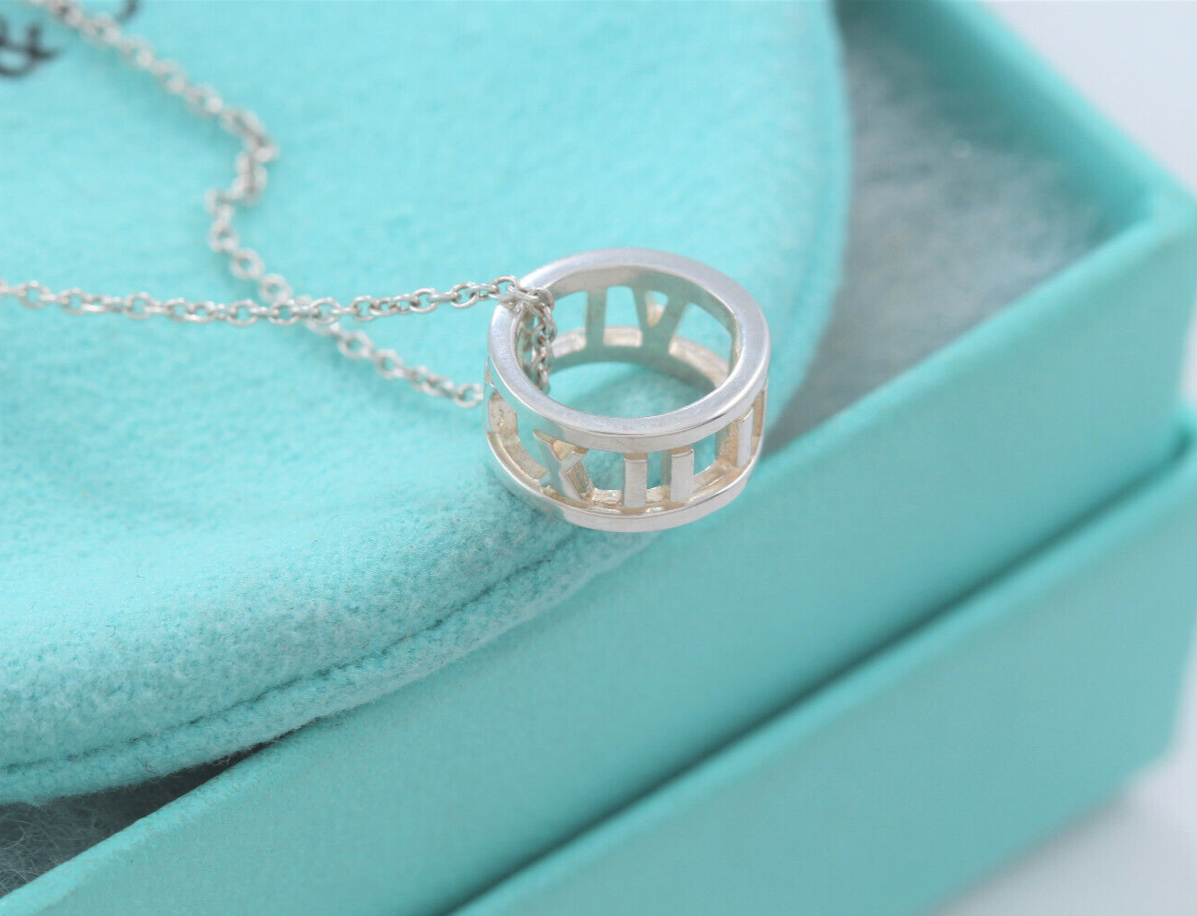 Tiffany & Co Sterling Silver Atlas Ring Circle Pendant Necklace in Pouch Stencil