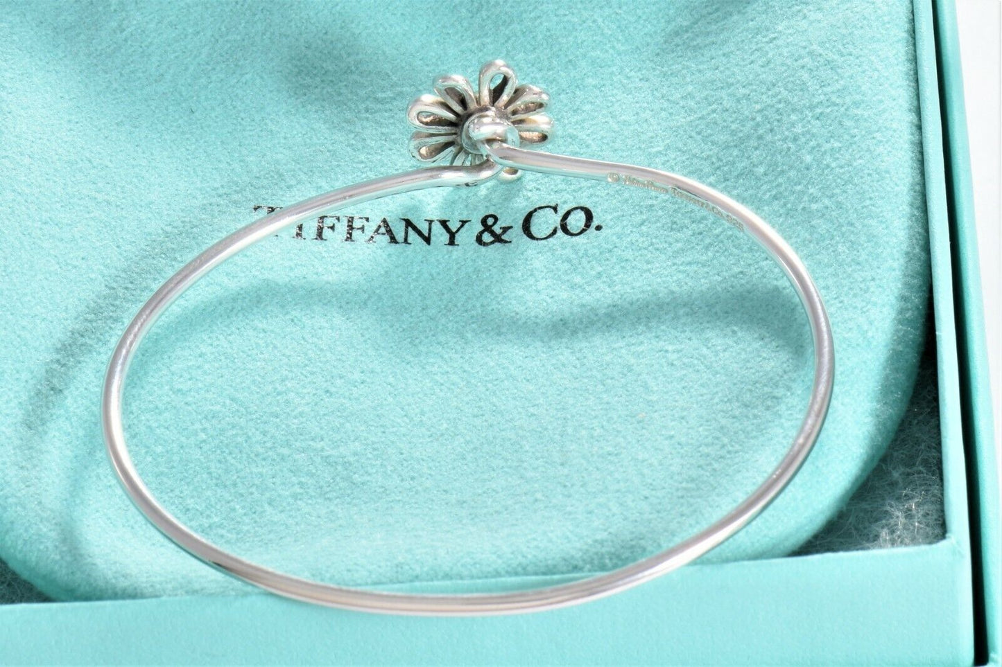 Tiffany & Co Paloma Picasso 18K Gold Silver Daisy Bangle Charm Bracelet Hook