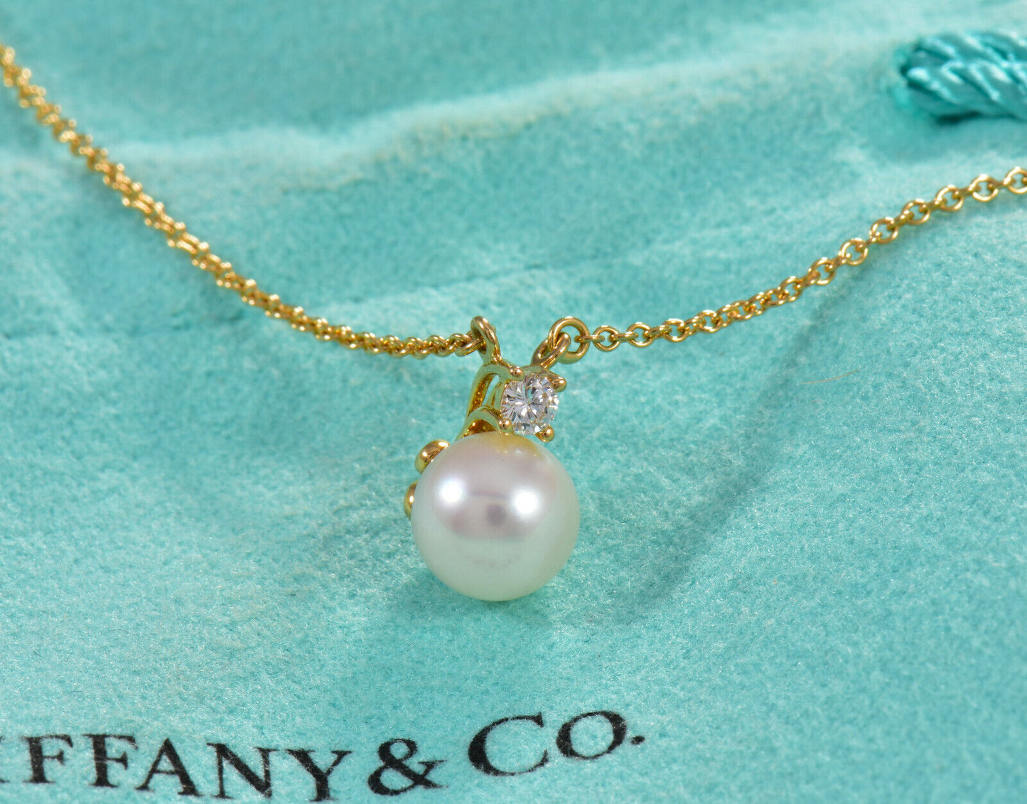 Vintage Tiffany & Co Diamond Signature Pearl 18K Yellow Gold Solitaire Necklace