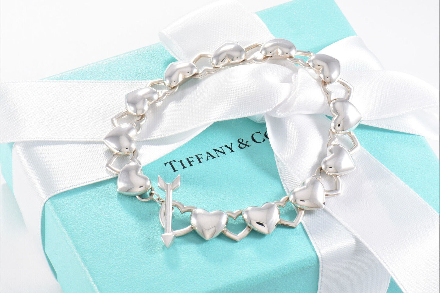 Tiffany & Co Sterling Silver Heart Arrow Link Toggle Bracelet in Box Pouch Rare