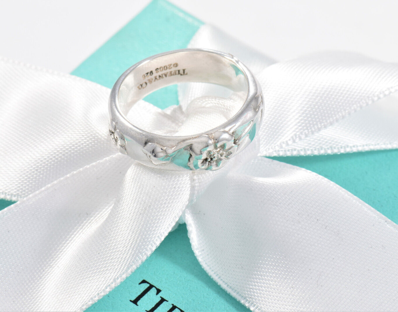 Size 6.5 Tiffany & Co Sterling Silver Rose Flower Band Ring 6mm in Pouch Nature