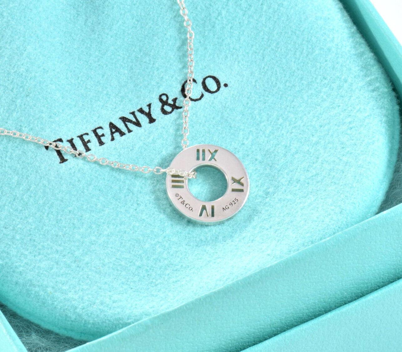 Tiffany & Co Sterling Silver Atlas Circle Pendant Necklace in Box Pouch Ribbon