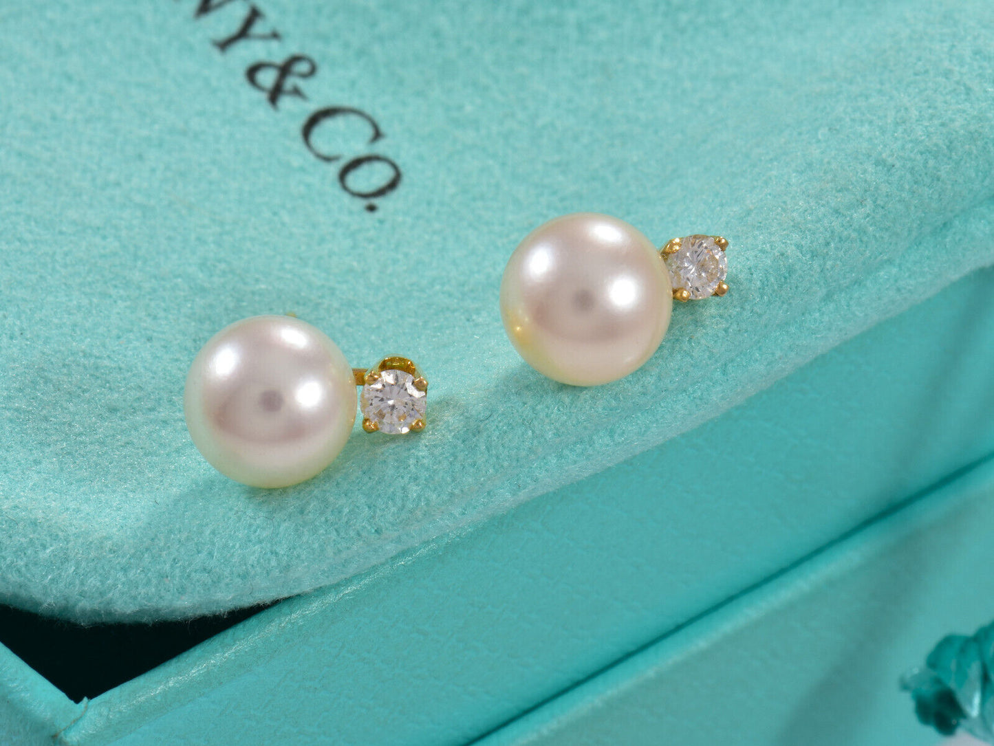 Tiffany & Co 18K Yellow Gold Diamond Pearl Stud Earrings in Box Pouch Rare Love