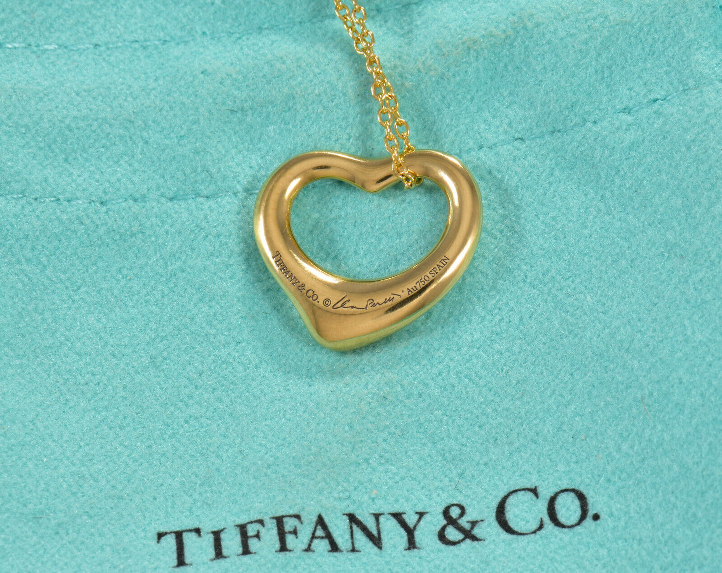 Tiffany & Co Emerald 18K Gold Elsa Peretti Open Heart Pendant 19.25" Necklace