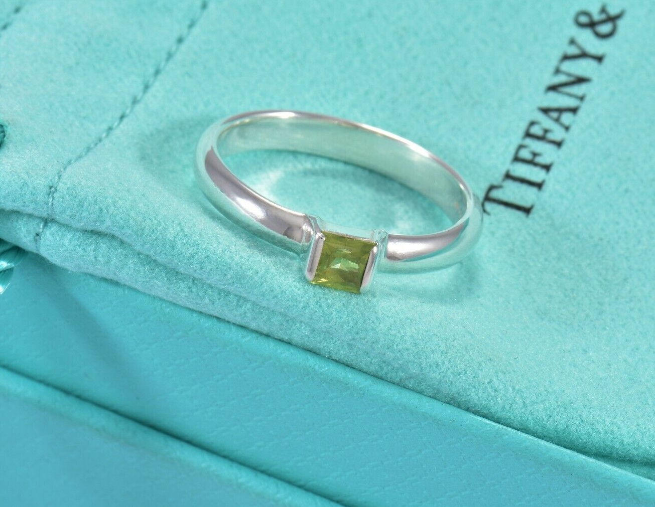 Size 5.5 Tiffany & Co Sterling Silver Green Peridot Square Stack Band Ring & Box