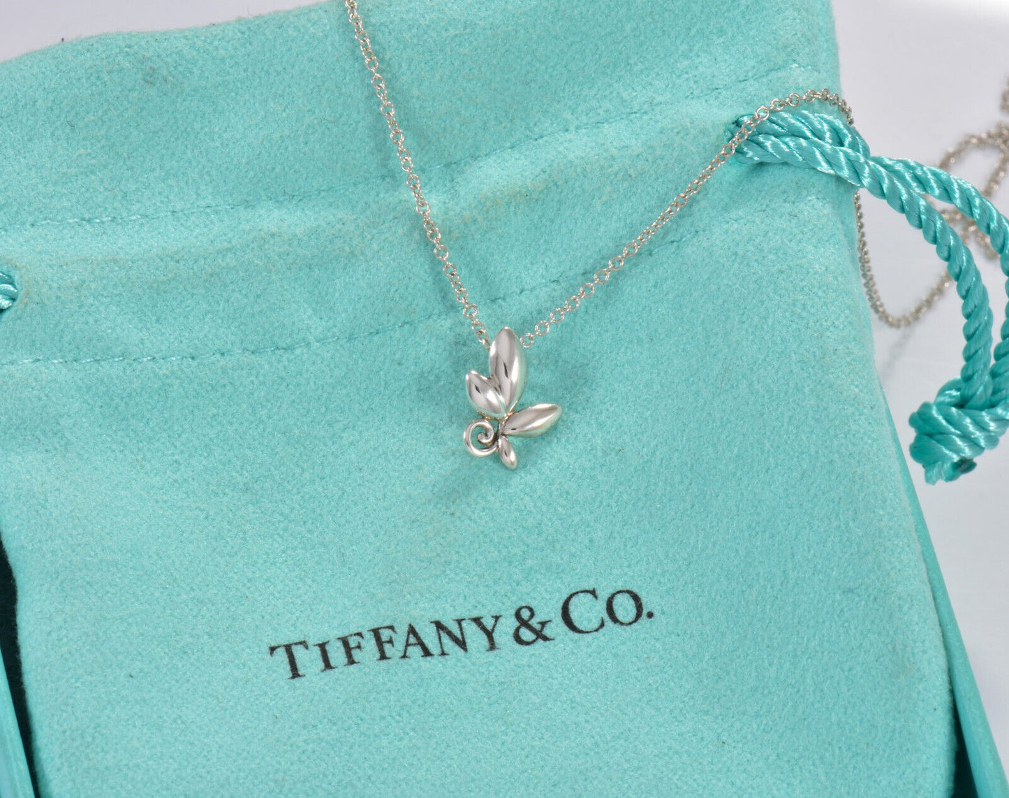 Tiffany & Co Silver Paloma Picasso Olive Leaf Pendant Necklace in Pouch Lovely