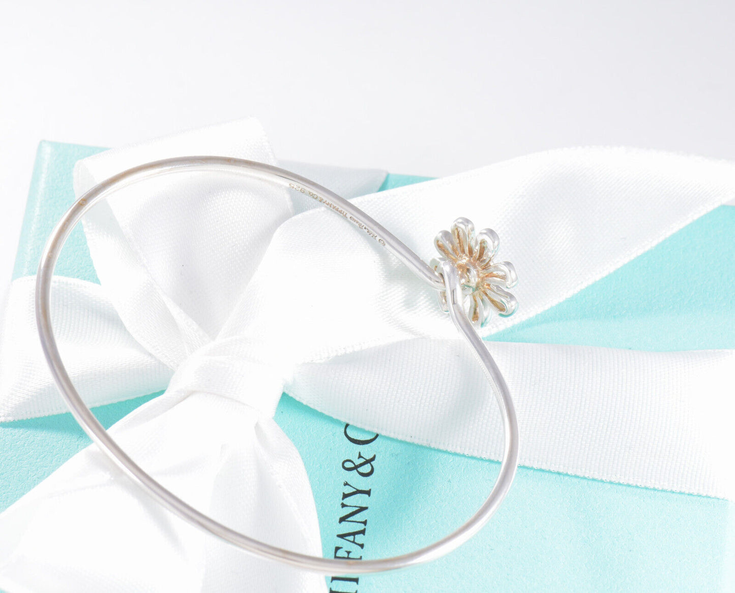 Boxed Tiffany & Co Silver Paloma Picasso Daisy Flower Charm Hook Bracelet Bangle