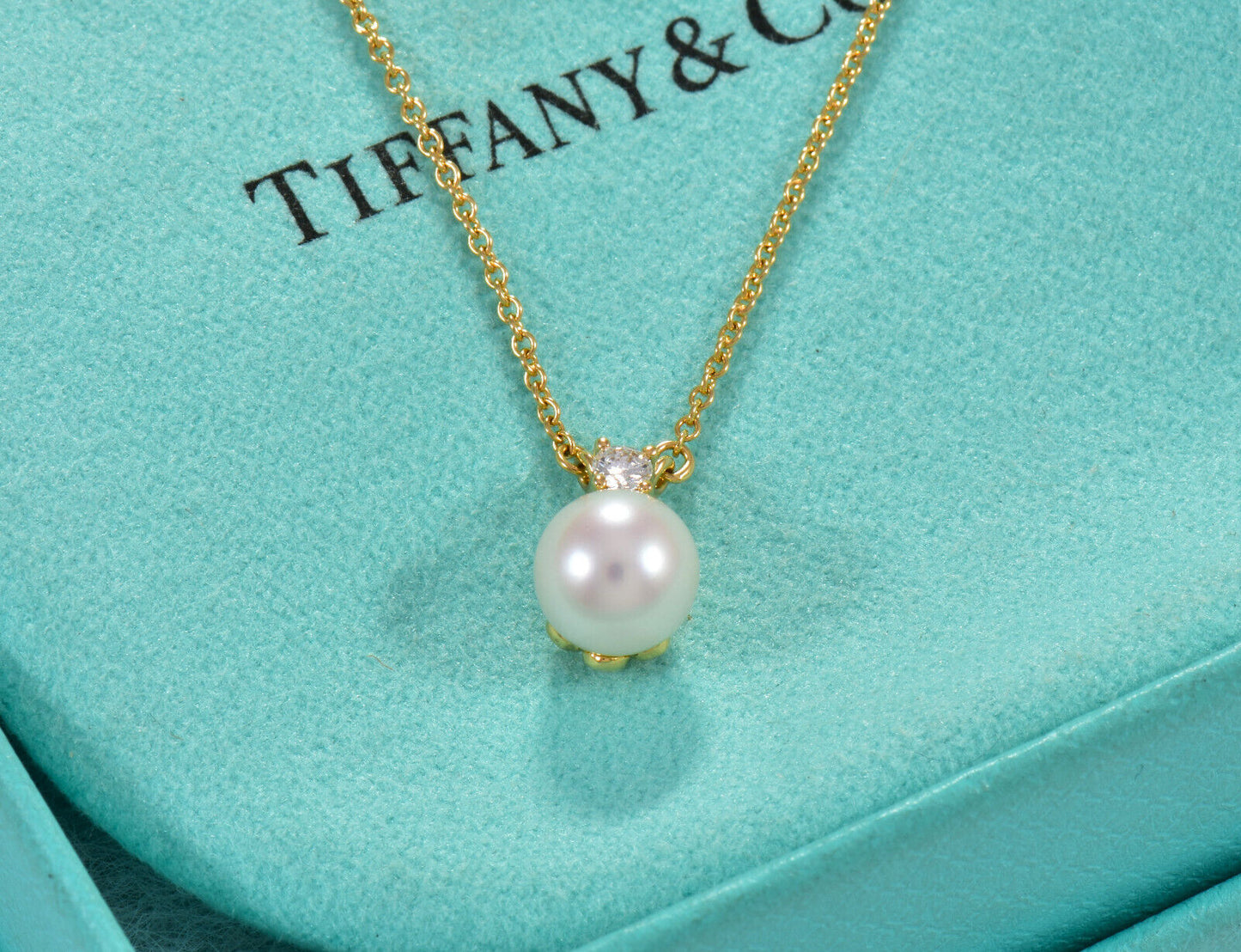 Vintage Tiffany & Co Diamond Signature Pearl 18K Yellow Gold Solitaire Necklace