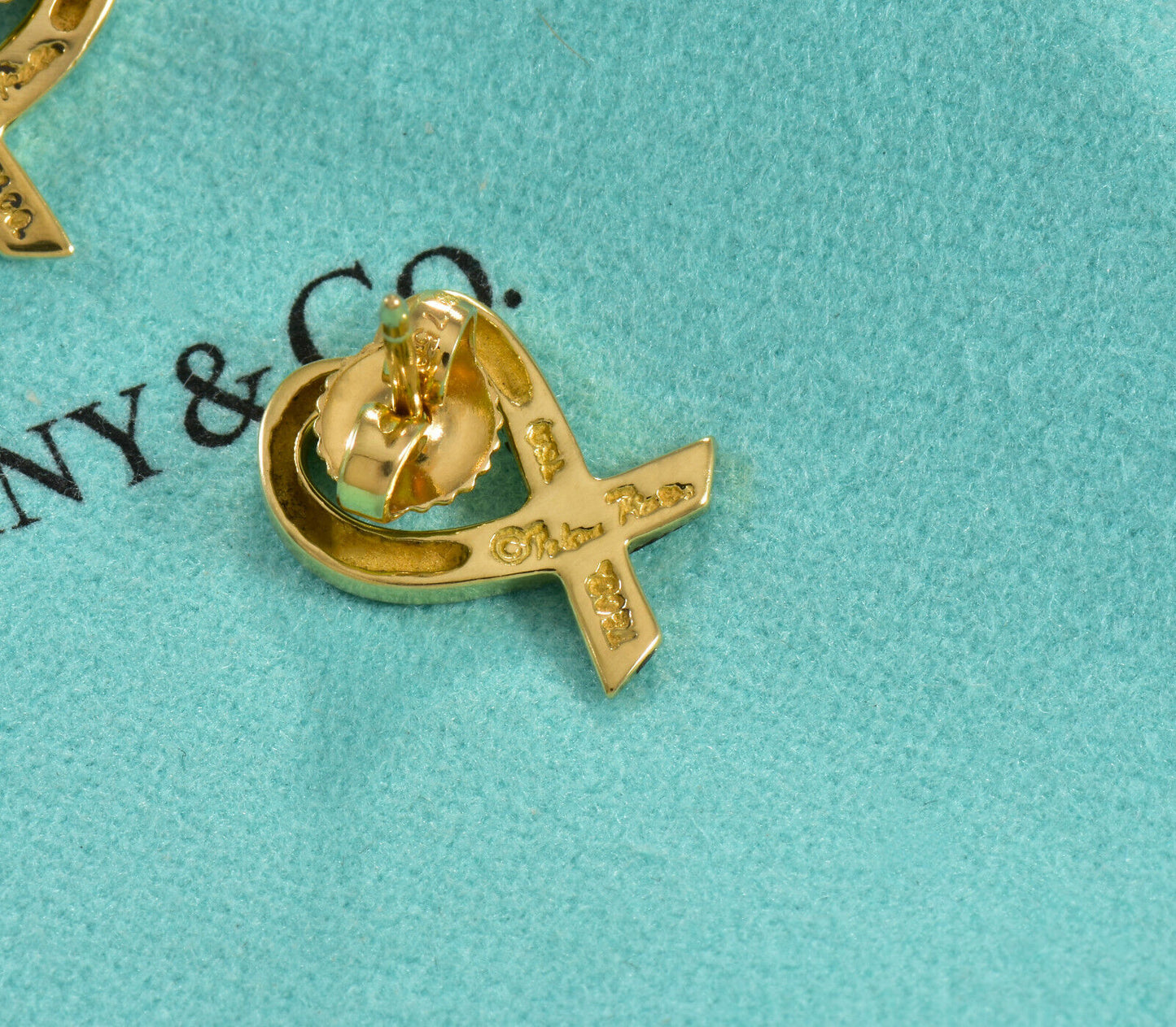 Tiffany & Co 18K Yellow Gold Paloma Picasso Loving Heart Stud Earrings in Box