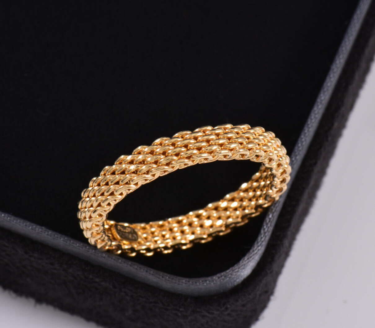 Size 9 Tiffany & Co Somerset 18K Yellow Gold 4mm Narrow Mesh Ring in Box Pouch