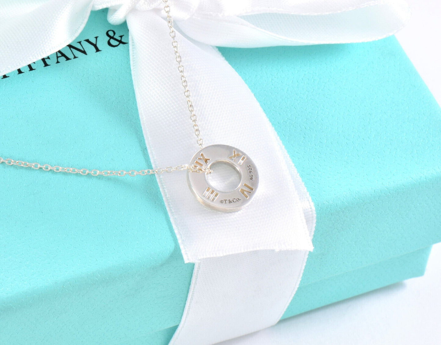 Tiffany & Co Sterling Silver Atlas Circle Pendant Necklace in Box Pouch Ribbon