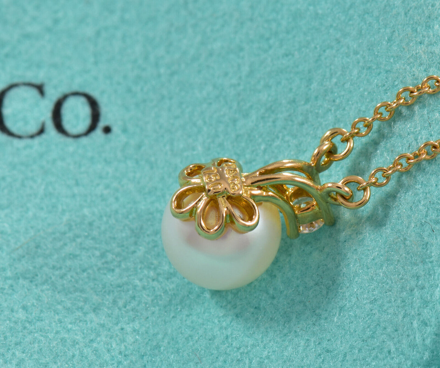 Vintage Tiffany & Co Diamond Signature Pearl 18K Yellow Gold Solitaire Necklace