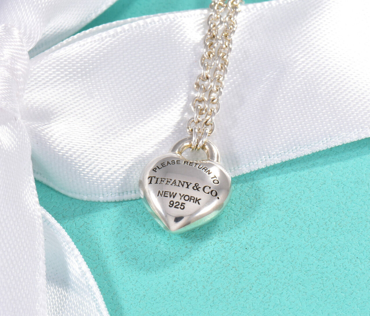 Please Return Tiffany & Co Silver Full Heart Pendant Necklace Puff Lock in Box