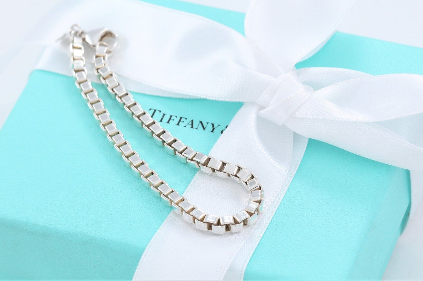 Tiffany & Co Sterling Silver Classic Venetian Link Bracelet 7.75" Chain in Pouch