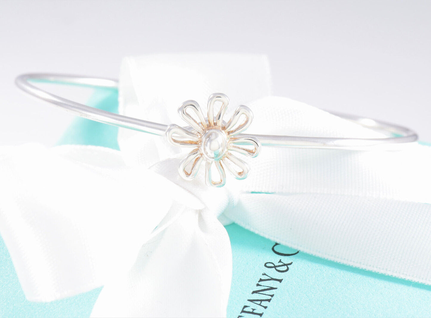 Boxed Tiffany & Co Silver Paloma Picasso Daisy Flower Charm Hook Bracelet Bangle