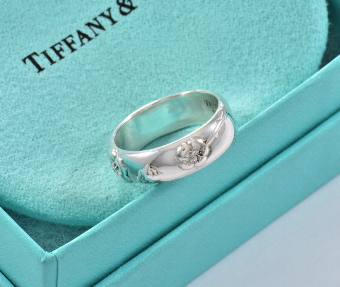 Size 8 Tiffany & Co Sterling Silver Rose Flower Band Ring 6mm in Pouch Nature