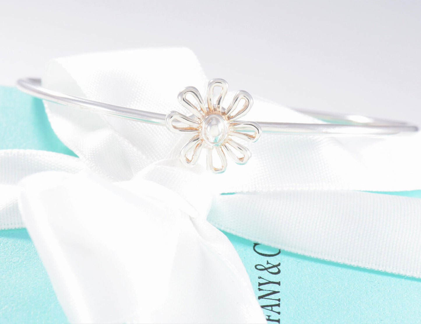 Boxed Tiffany & Co Silver Paloma Picasso Daisy Flower Charm Hook Bracelet Bangle