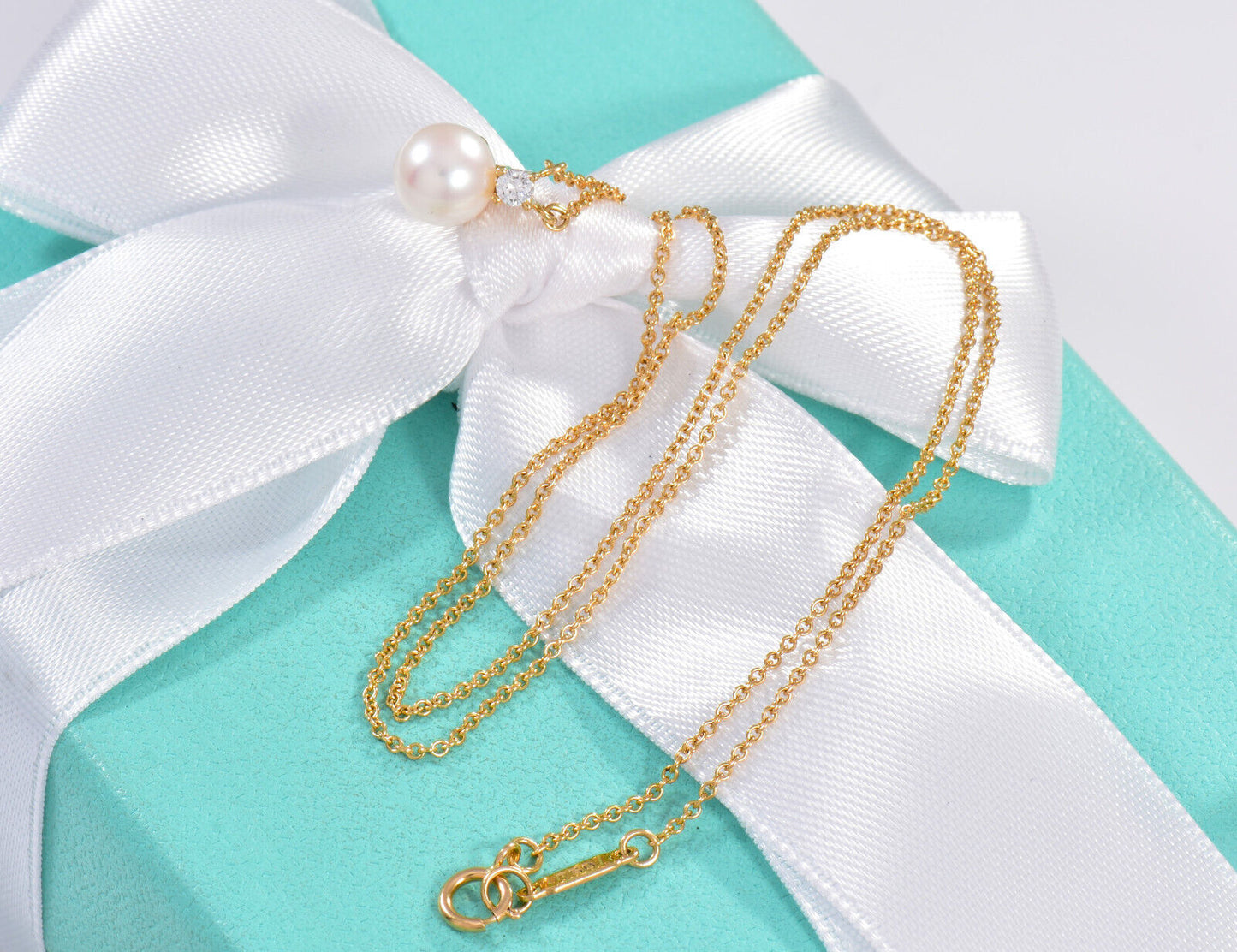 Vintage Tiffany & Co Diamond Signature Pearl 18K Yellow Gold Solitaire Necklace