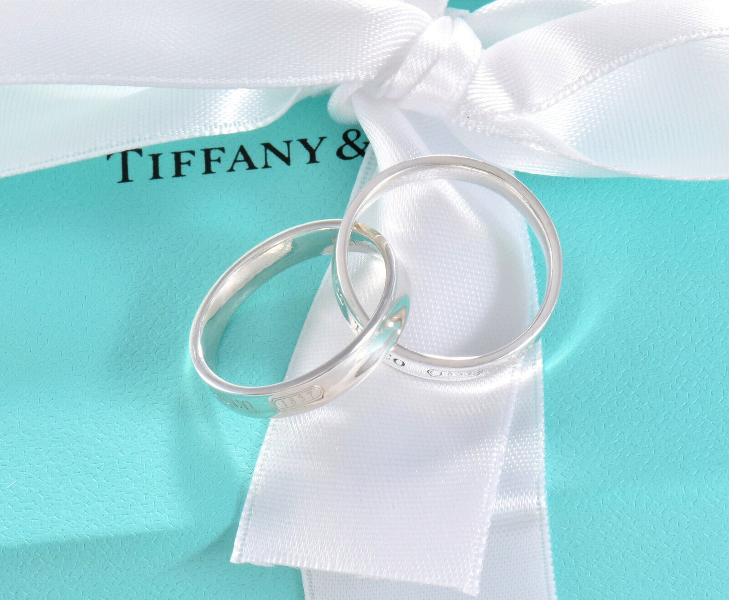 Size 8 Tiffany & Co Sterling Silver 1837 Double Interlocking Rings in Pouch Band