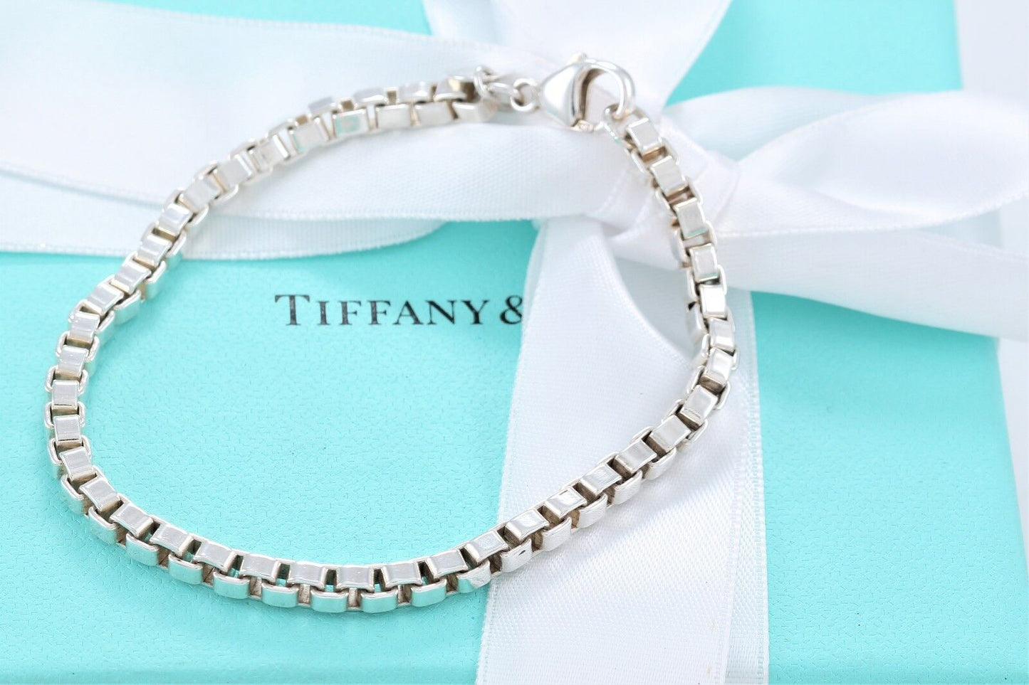 Tiffany & Co Sterling Silver Classic Venetian Link Bracelet 7.6" Chain in Pouch