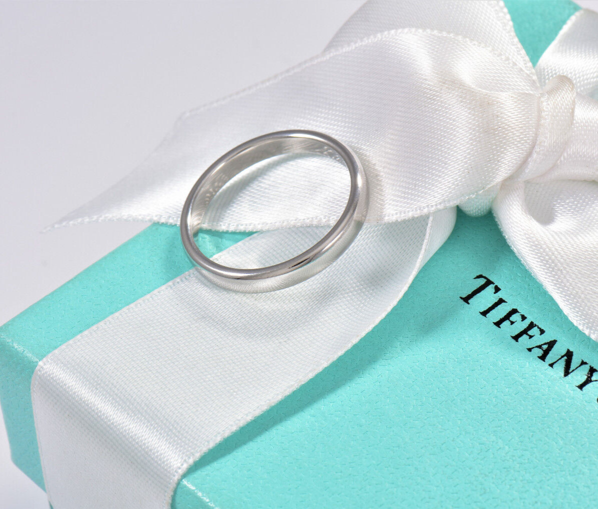 Tiffany & Co Forever Platinum 3mm Classic Wedding Band Ring Size 7.5 in Pouch