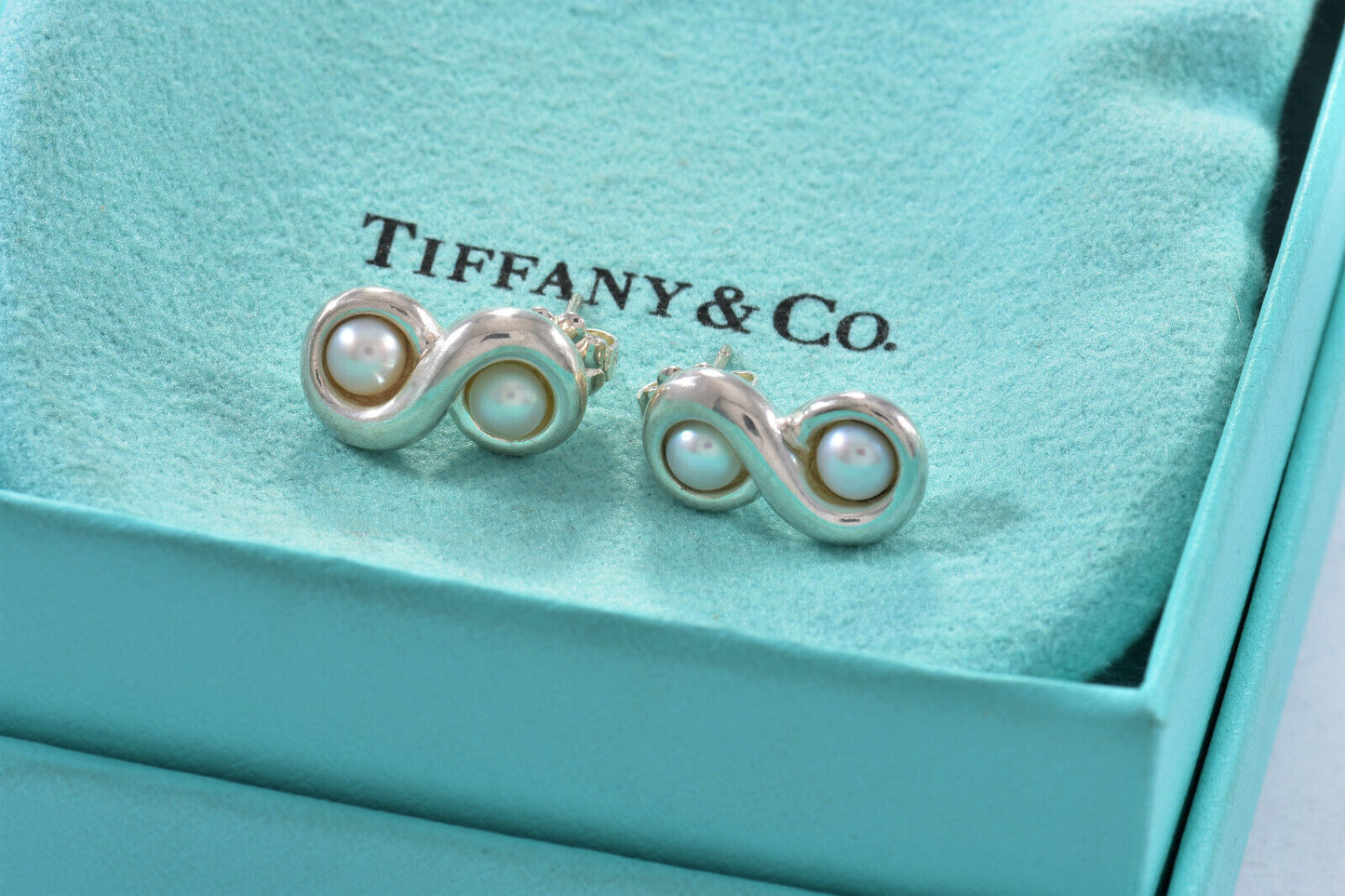 Vintage Tiffany & Co Silver Pearl Infinity Endless Earrings in Pouch Rare Stud