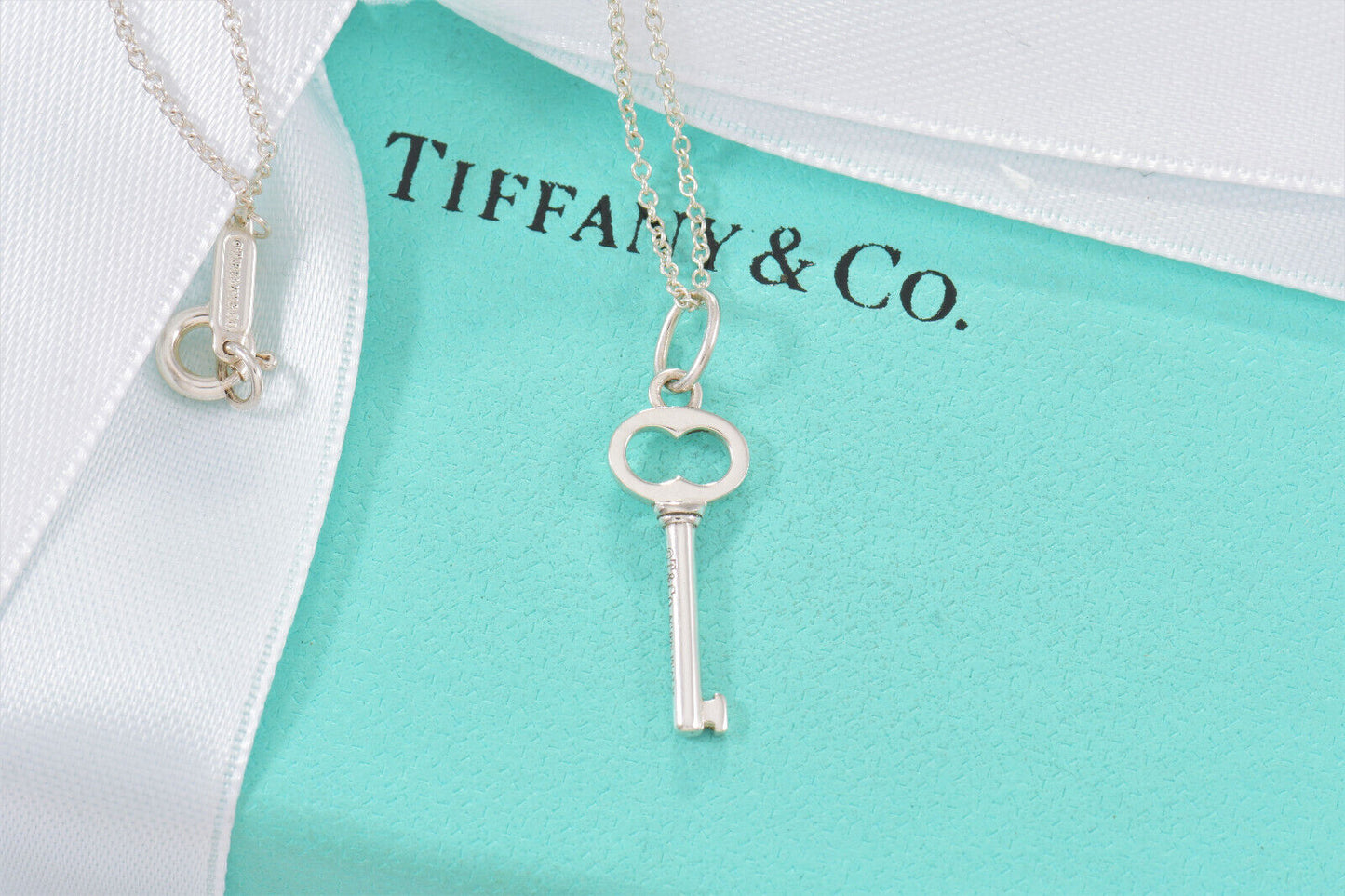 Tiffany & Co Sterling Silver Oval Key Charm 7.5" Chain Bracelet in Pouch Dangle