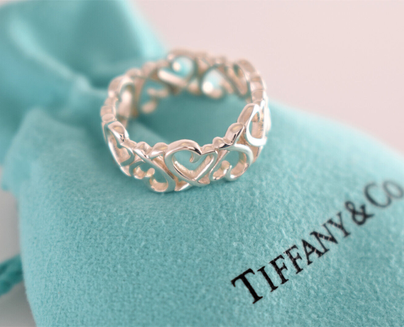 Tiffany & Co Silver Paloma Picasso Wide Loving Heart Link Ring Size 6.5 in Pouch