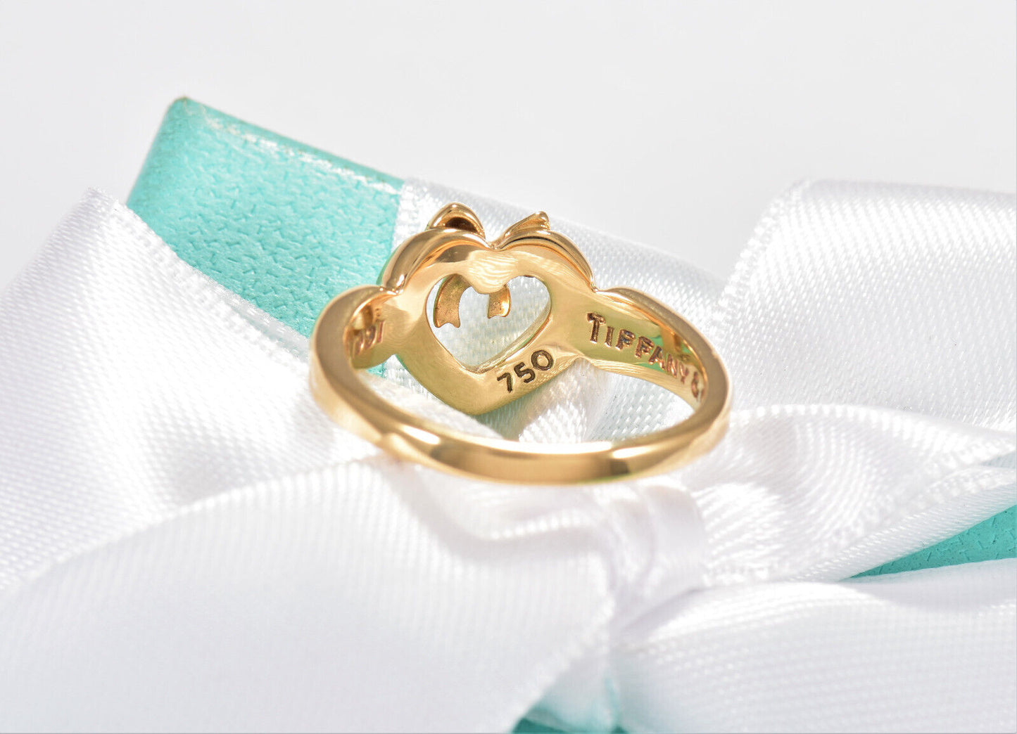 Vintage Tiffany & Co 18K Yellow Gold Heart Bow Ribbon Love Ring Size 7 Rare Band