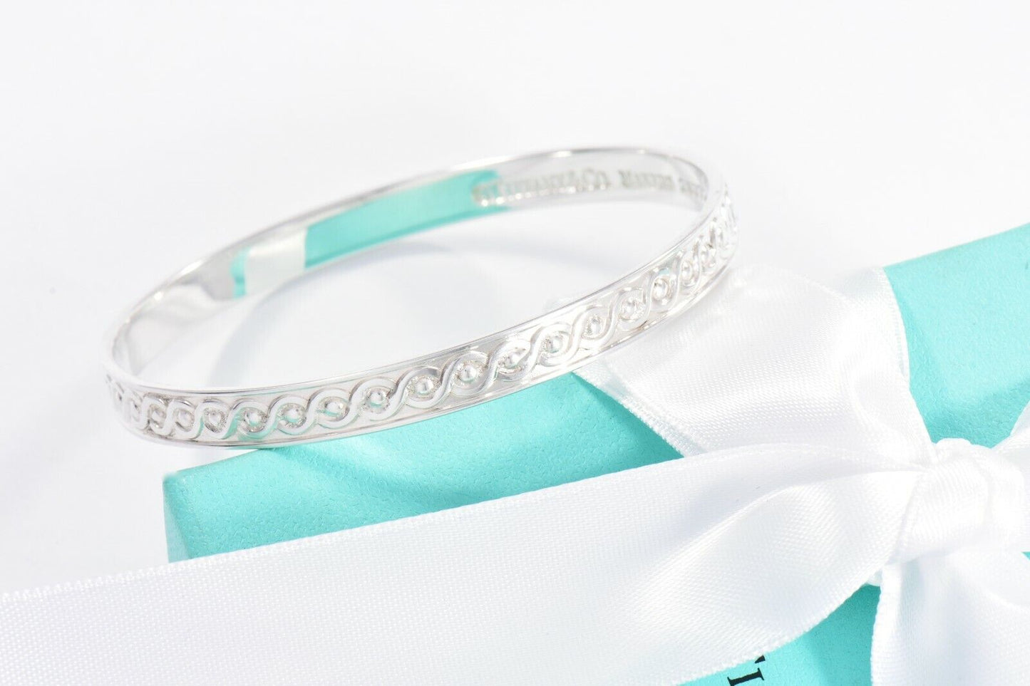 Tiffany & Co Silver Infinity Makers Limited Edition Bangle Bracelet Size Large