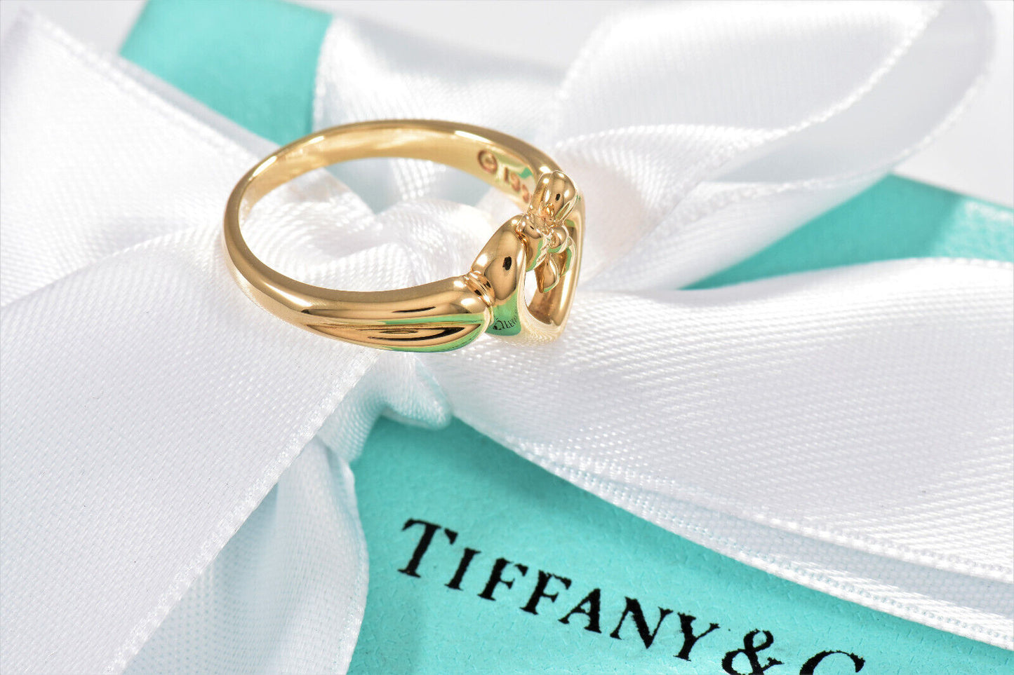 Vintage Tiffany & Co 18K Yellow Gold Heart Bow Ribbon Love Ring Size 7 Rare Band