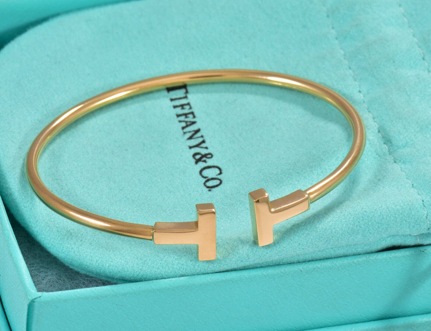 Tiffany & Co 18K Yellow Gold Size Small 5.75" T Wire Bracelet Medium & Box Pouch