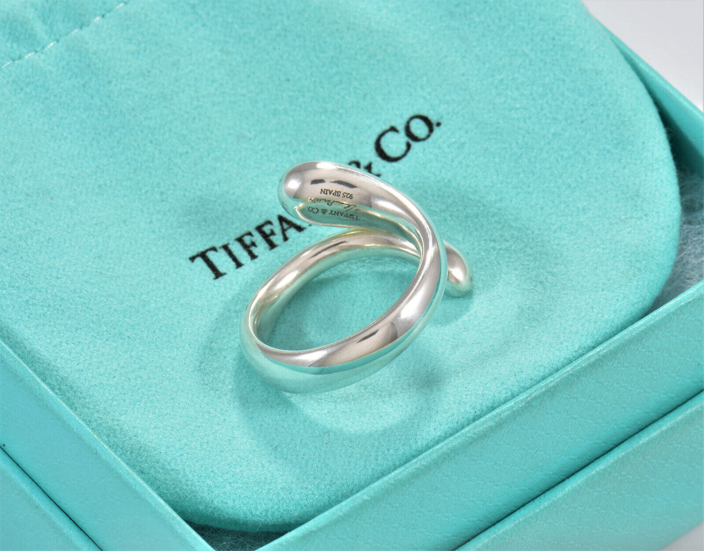 Tiffany & Co Sterling Silver Elsa Peretti Teardrop Ring Size 5.5 in Pouch Lovely