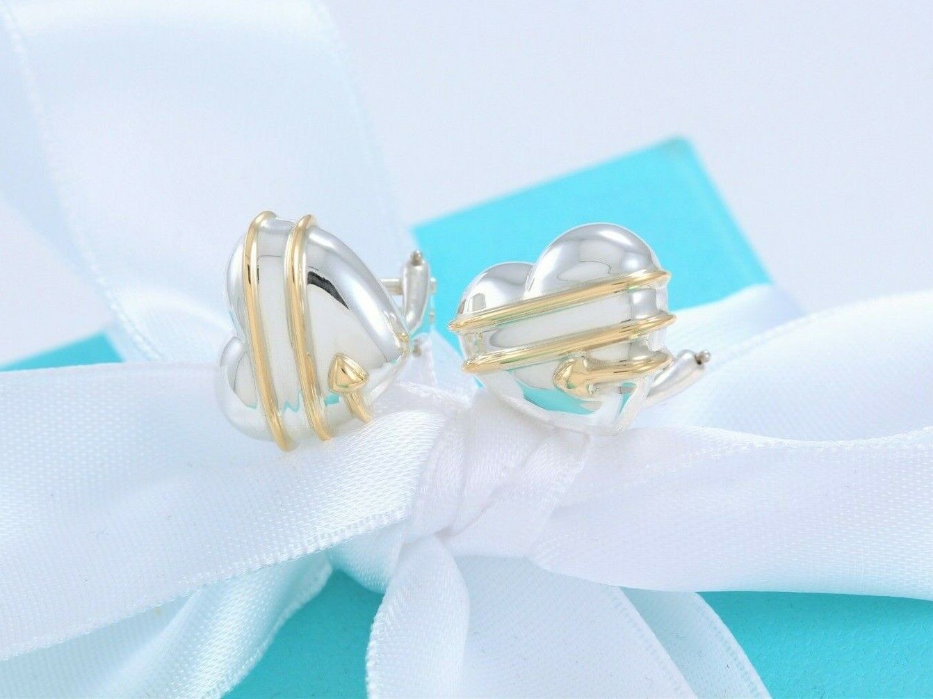 Vintage Tiffany & Co 18k Gold Silver Heart Arrow Puff Clip On Earrings in Pouch