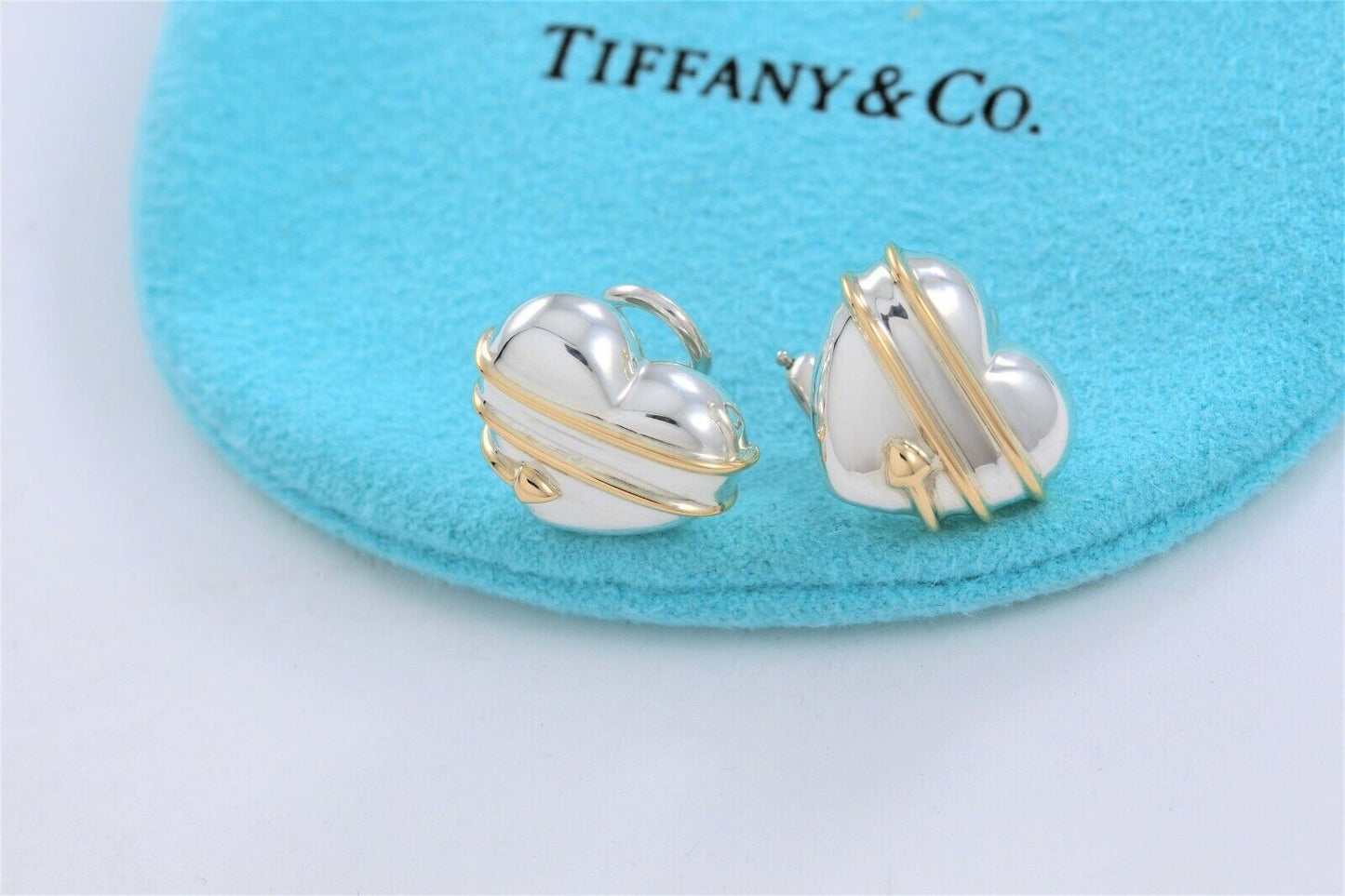 Vintage Tiffany & Co 18k Gold Silver Heart Arrow Puff Clip On Earrings in Pouch