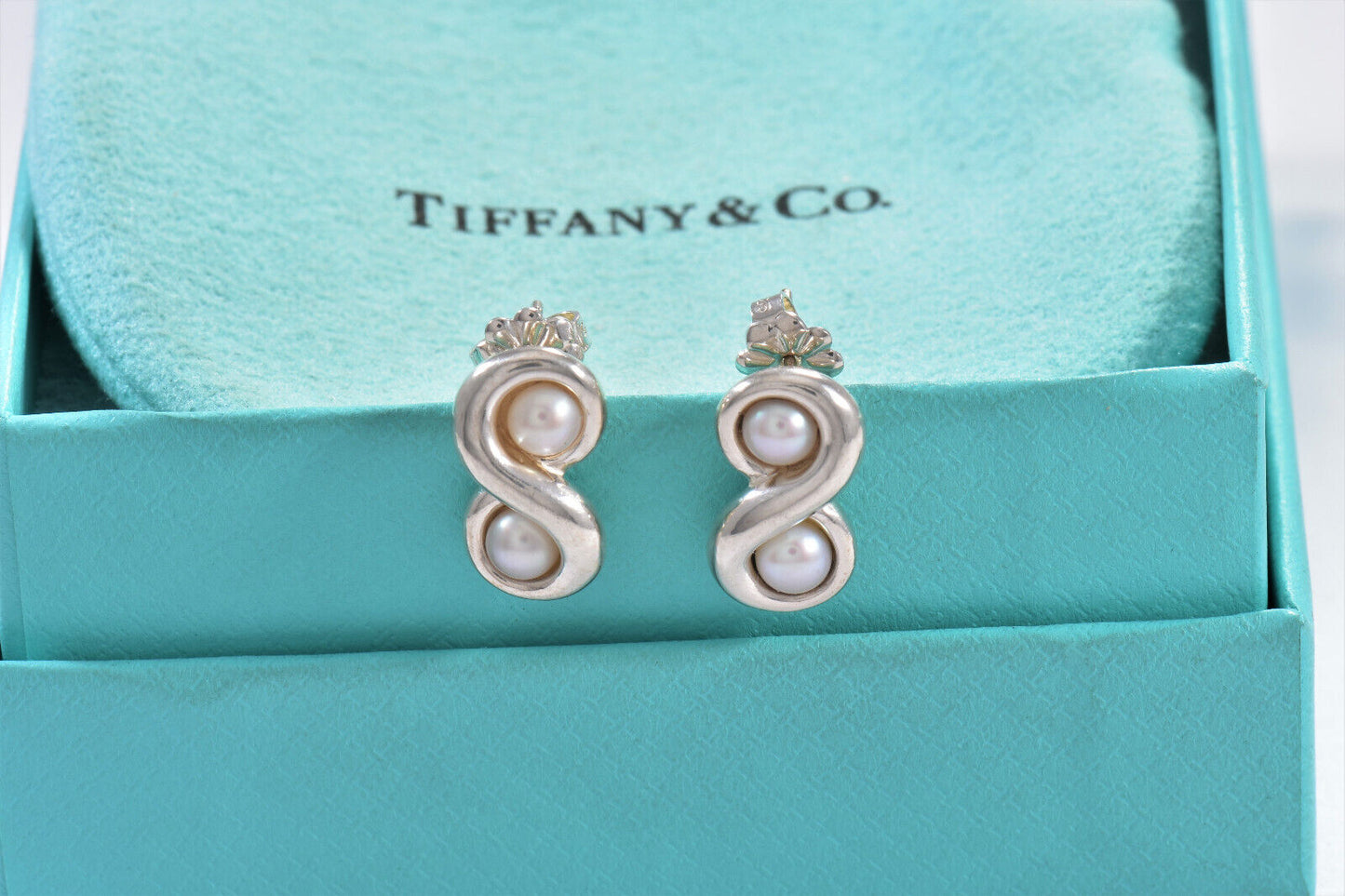 Vintage Tiffany & Co Silver Pearl Infinity Endless Earrings in Pouch Rare Stud