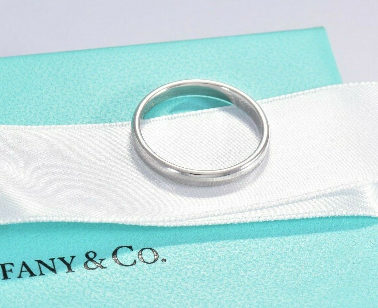 Tiffany & Co Platinum Classic Wedding Band 3mm Ring Size 8 & Box Pouch Lovely