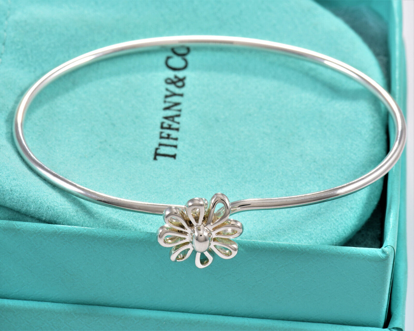 Tiffany & Co Silver Paloma Picasso Daisy Flower Charm Hook Bracelet Pouch Bangle