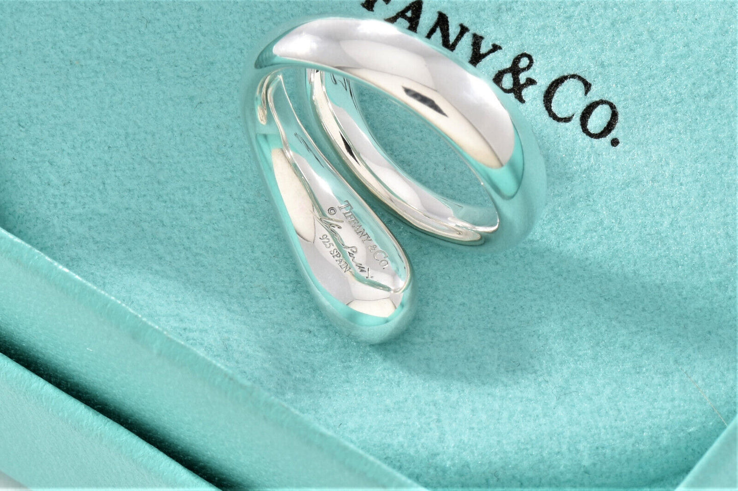 Tiffany & Co Sterling Silver Elsa Peretti Teardrop Ring Size 6.5 in Pouch Lovely