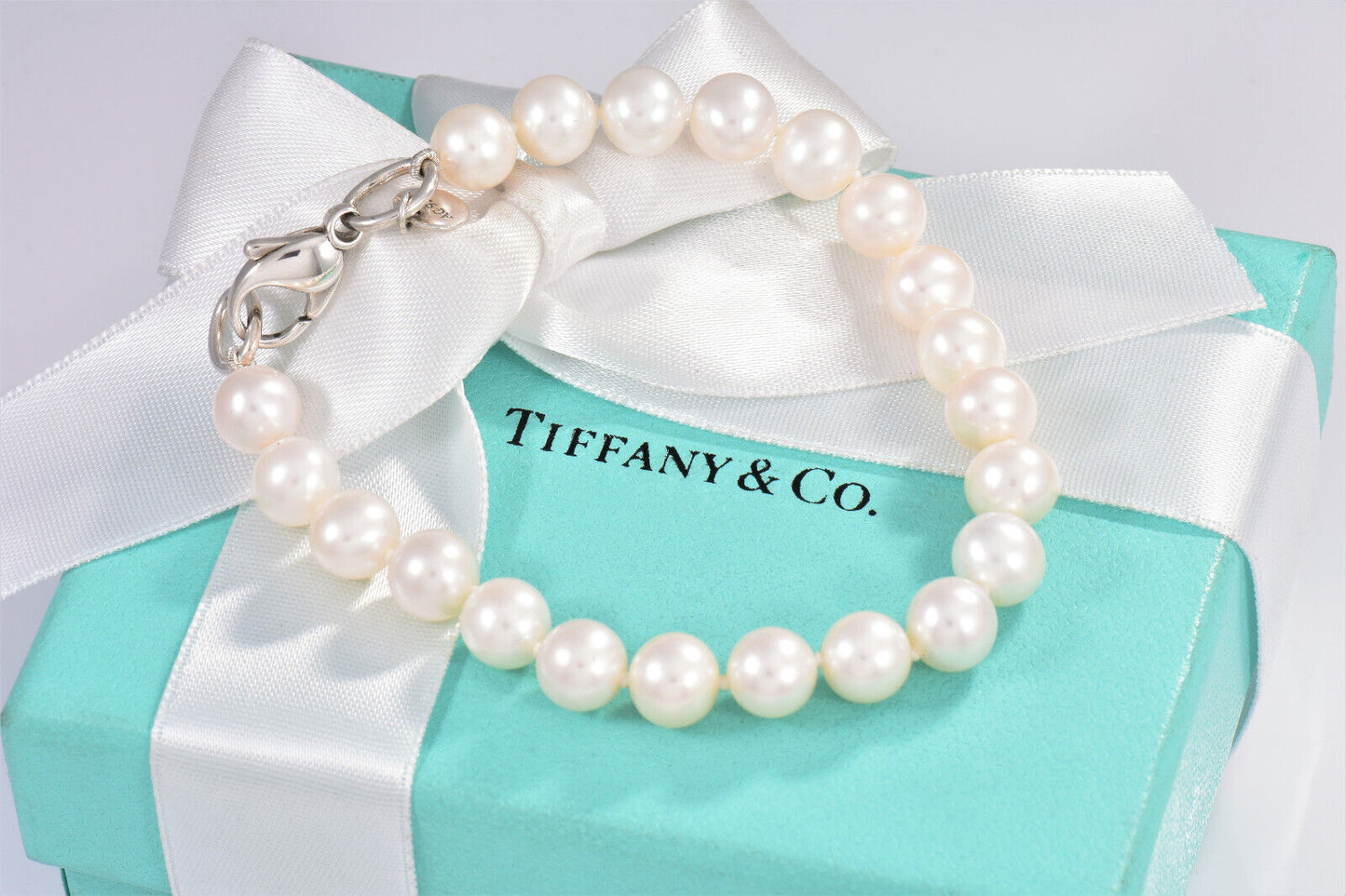 Tiffany & Co Sterling Silver 8mm Pearl Bead Bracelet 7.9" in Box Pouch Ribbon