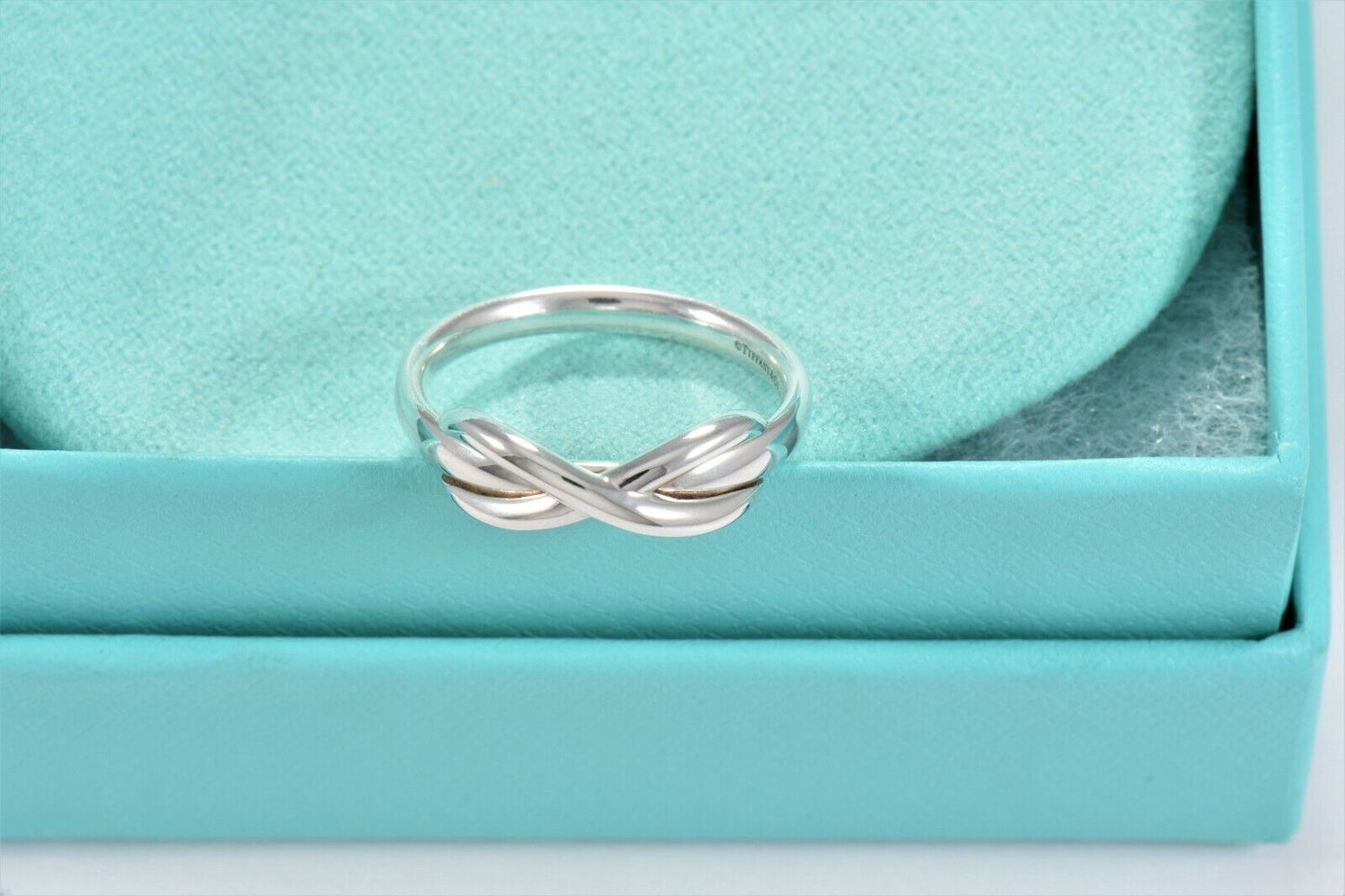 Tiffany & Co Sterling Silver Infinity Ring Size 6.5 & Pouch Narrow Knot Band