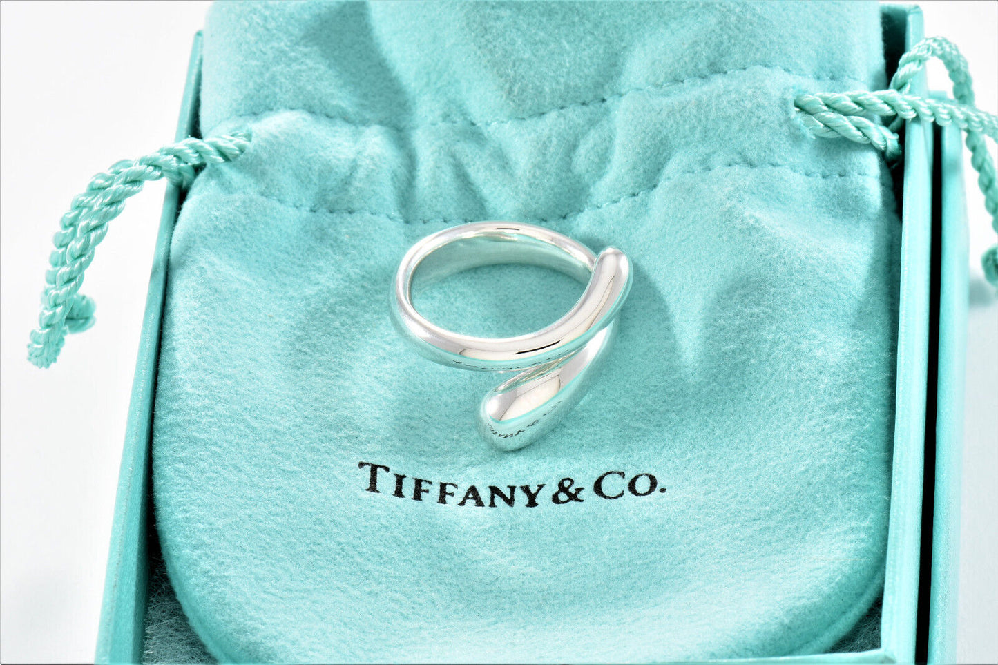 Tiffany & Co Sterling Silver Elsa Peretti Teardrop Ring Size 6.5 in Pouch Lovely