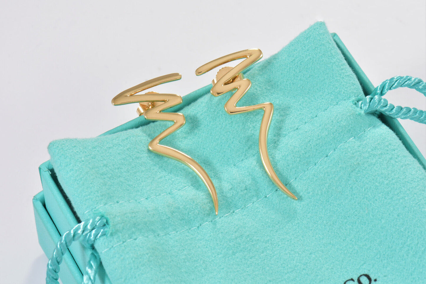 Vintage Tiffany & Co 18k Gold Paloma Picasso ZigZag Bolt Scribble Earrings Boxed