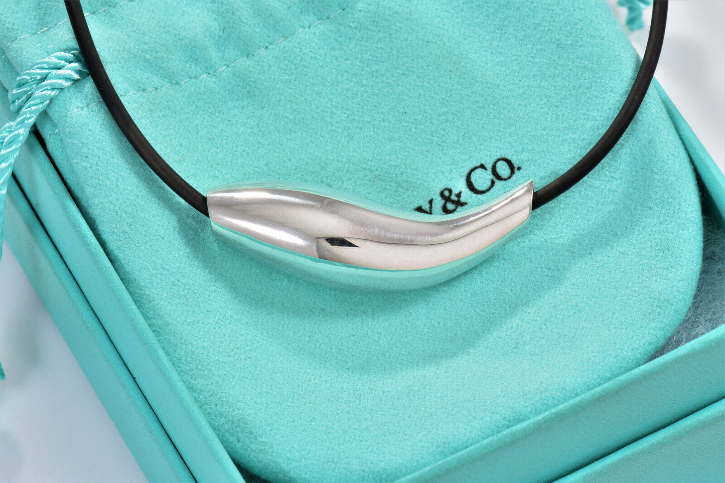 Tiffany & Co Silver Frank Gehry Fish Toggle Pendant Rubber Surfer Necklace Pouch