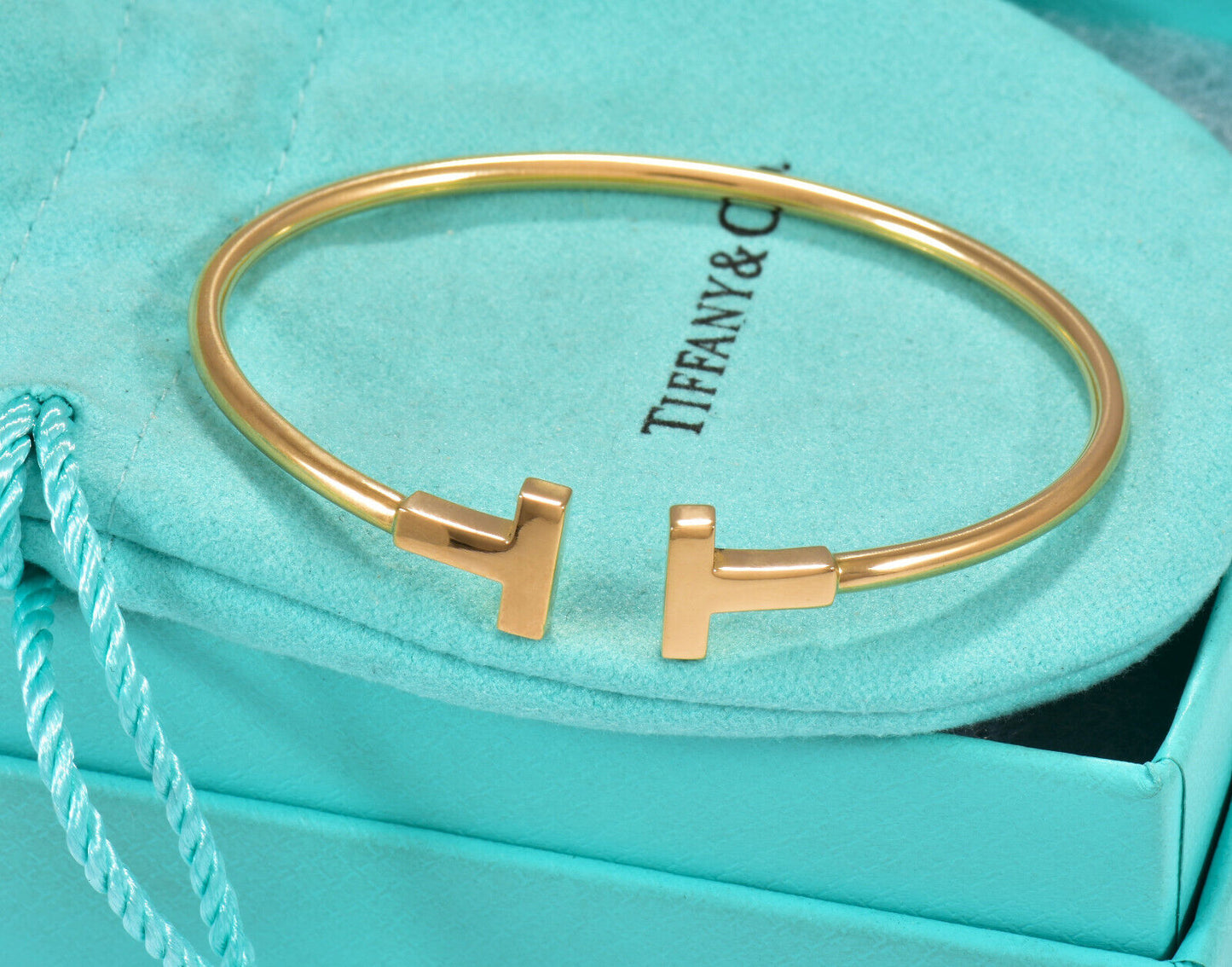 Tiffany & Co 18K Yellow Gold Size Small 5.75" T Wire Bracelet Medium & Box Pouch