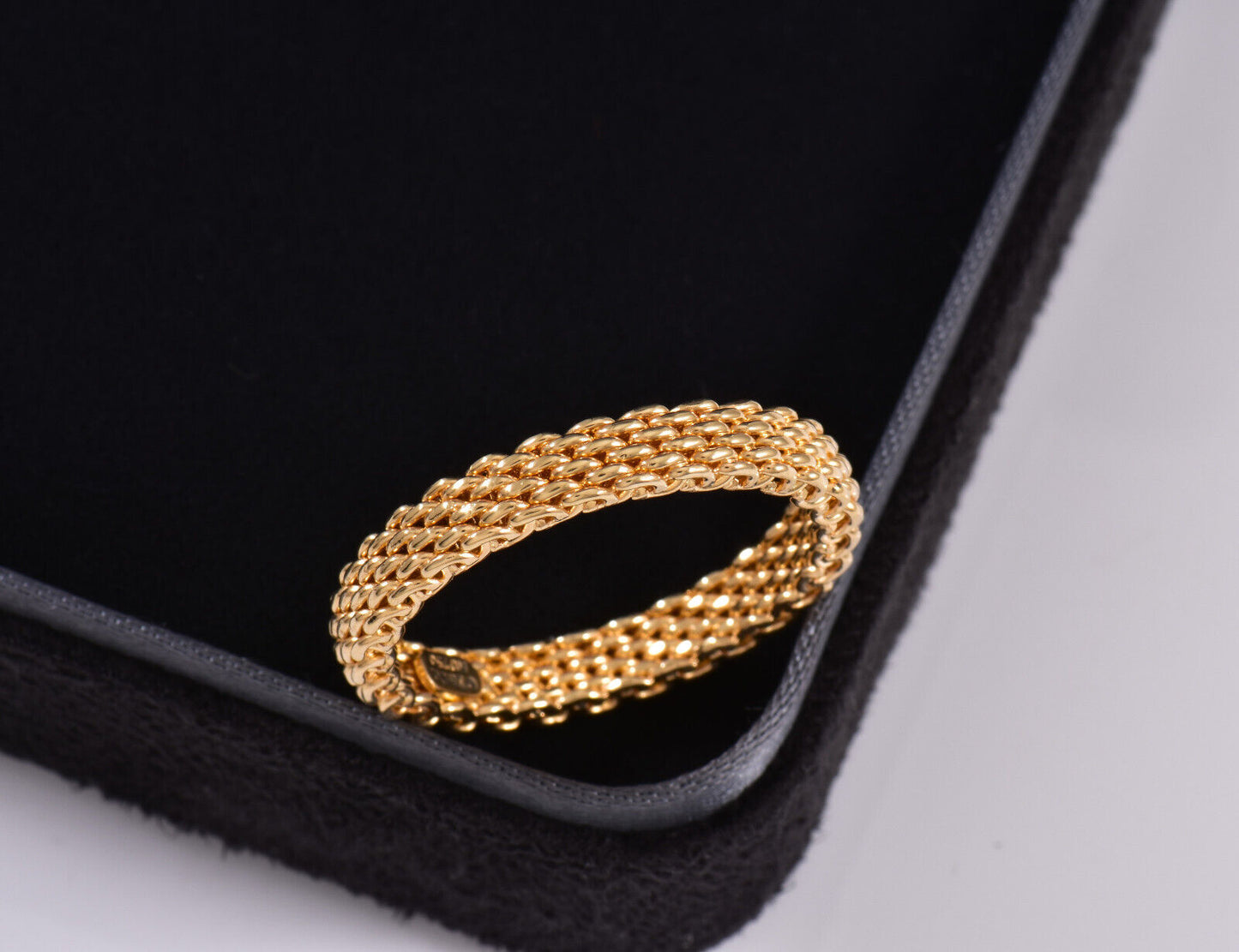 Tiffany & Co Somerset 18K Yellow Gold 4mm Narrow Mesh Ring Size 9 in Box Pouch