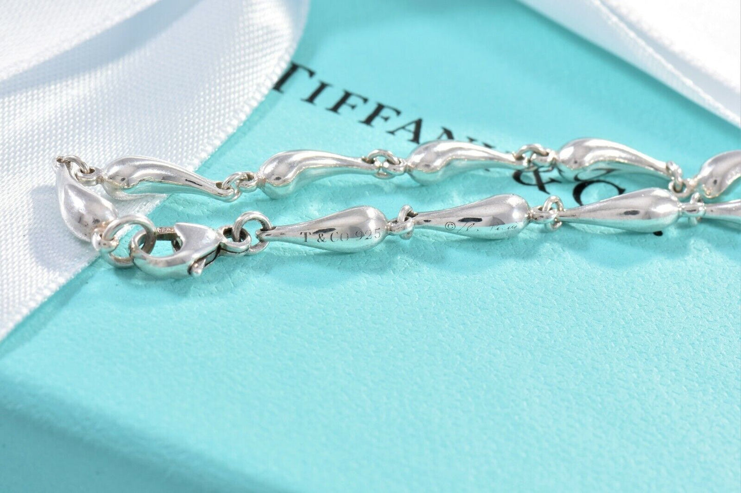 Tiffany & Co Sterling Silver Elsa Peretti Teardrop Link 7.5" Bracelet and Pouch