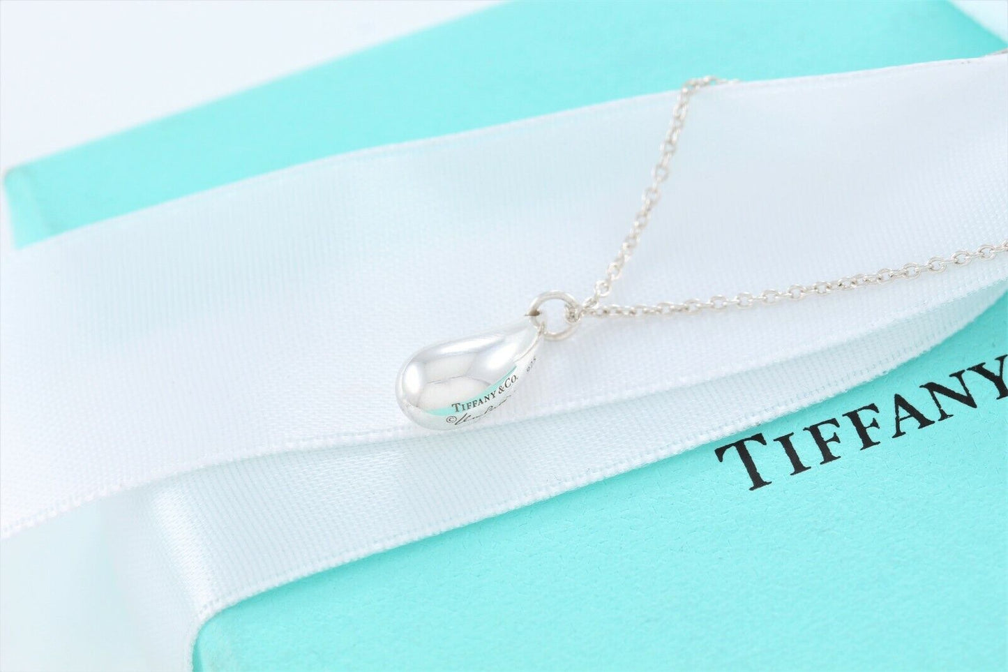 Tiffany & Co Silver Elsa Peretti Teardrop Pendant 18.5" Chain Necklace in Pouch