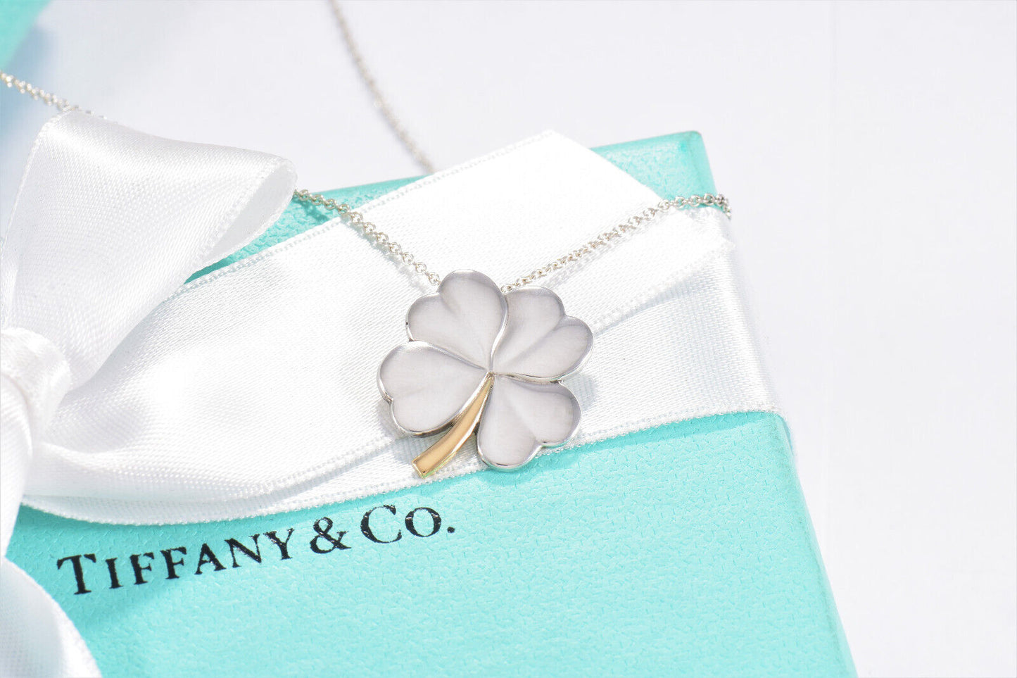 Tiffany & Co 18k Gold Silver Four Leaf Clover Pendant Necklace & Pouch Rare Luck