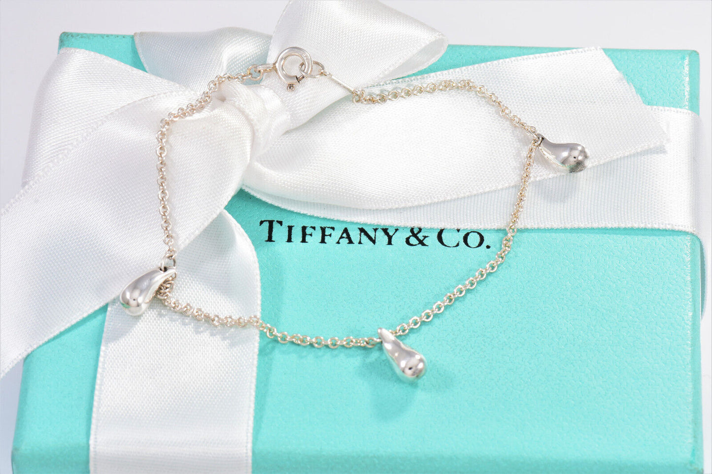 Tiffany & Co Silver Elsa Peretti Three Teardrop Charm 7.25" Bracelet and Pouch 3